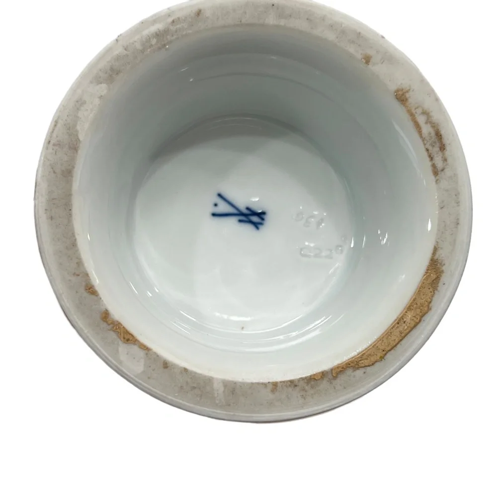 VINTAGE MEISSEN PORCELAIN ROSE VASE #Q22(6)